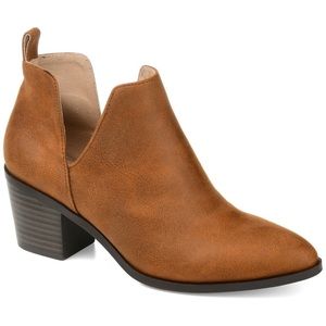 Brinley Co. Womens Deep Side V Classic Bootie